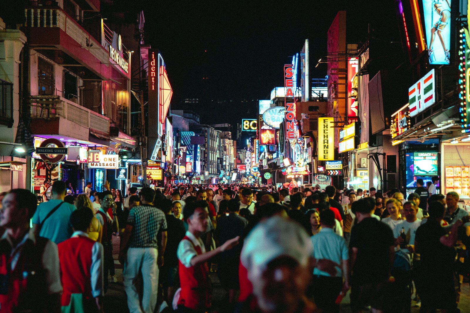 Walking Street и отели Паттайи — живая ночная жизнь и размещение в центре